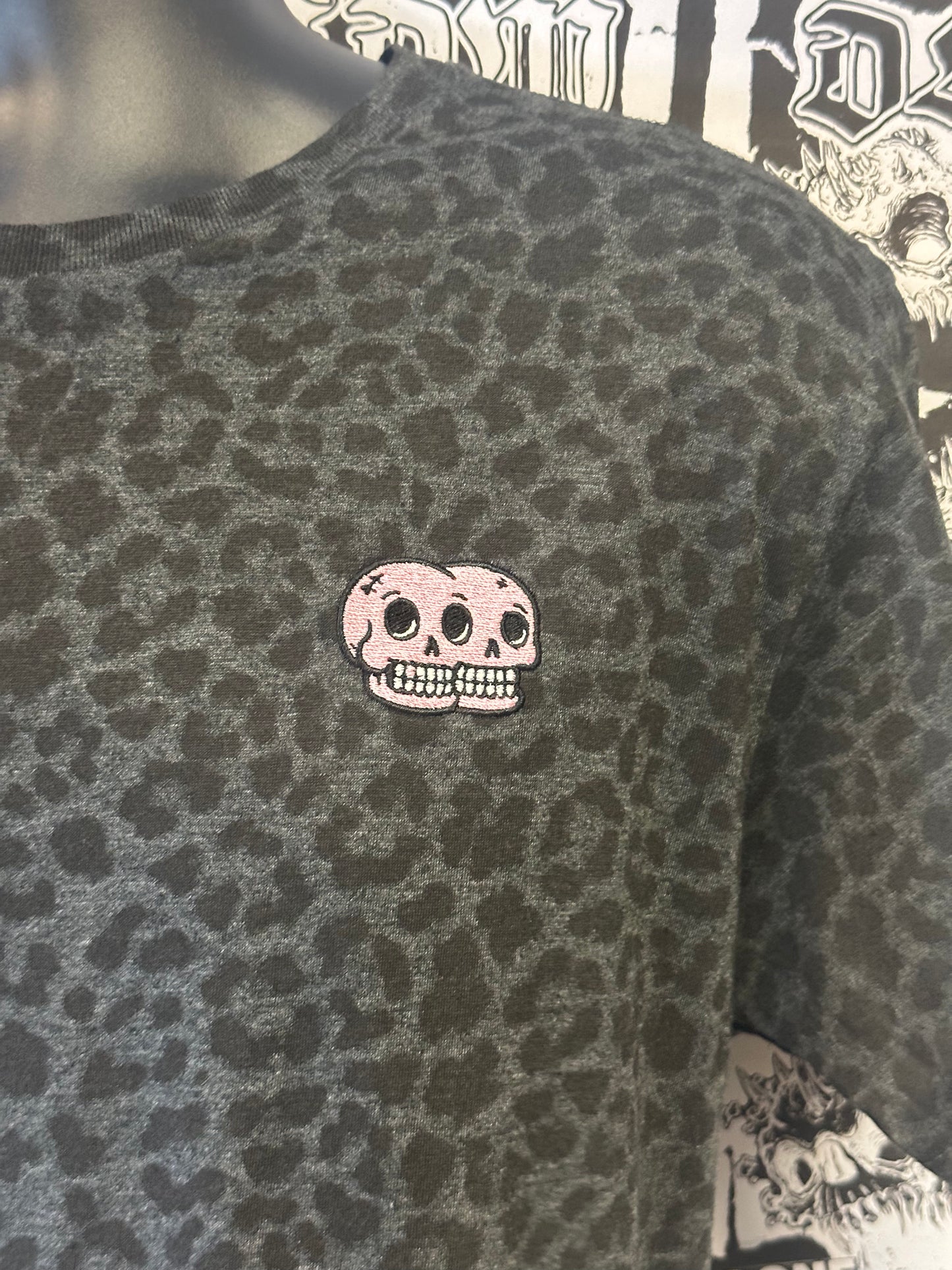 2 Skulls, 1 Tee (Leopard)